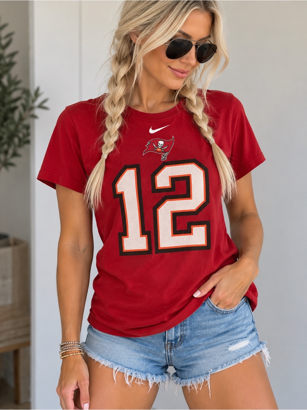 Women’s Nike Tampa Bay Buccaneers Tom Brady #12 Red Tee Size M
